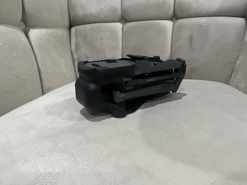 DJI Mavic 3 Fly More Combo - Mint Condition 2