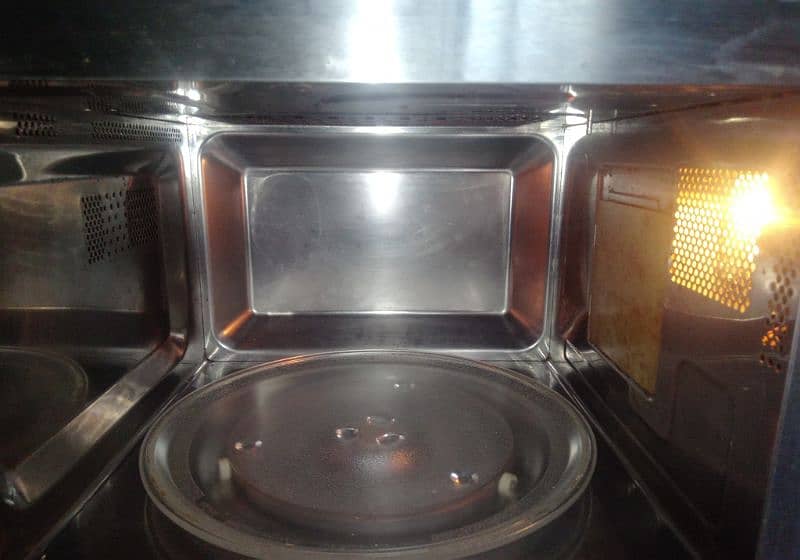 Dawlance Microwave Grilled and Convection Ovan 3