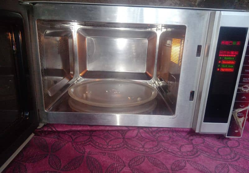 Dawlance Microwave Grilled and Convection Ovan 4