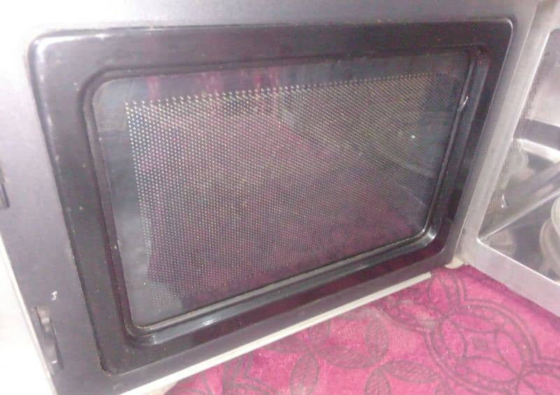 Dawlance Microwave Grilled and Convection Ovan 7