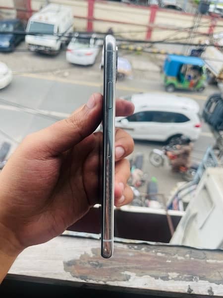 iPhone X - White - 64GB - PTA Approved 4