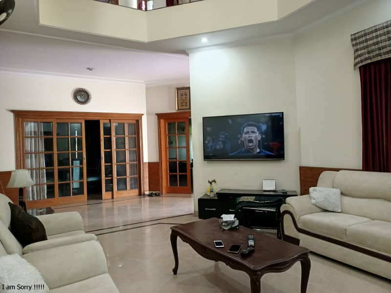 1 Kanal Bungalow Have 5 Beds For Rent 5