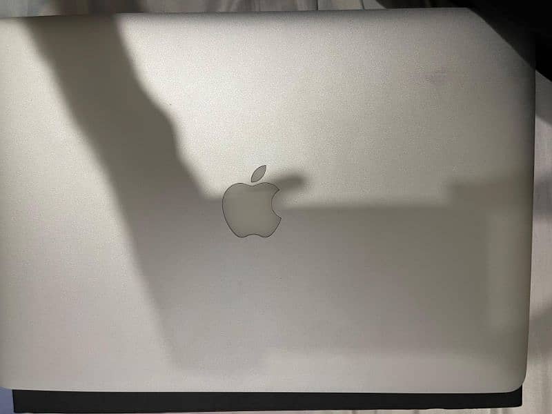 Apple Mabook Pro mid 2015 1