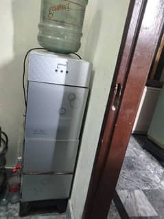 Hot and Cold Water Dispenser