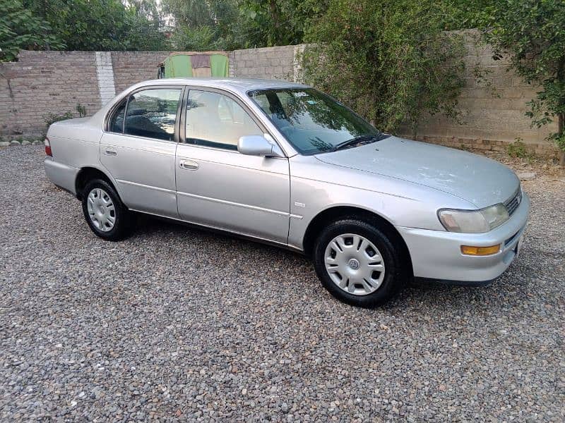 Japanese Corolla SE Saloon 6