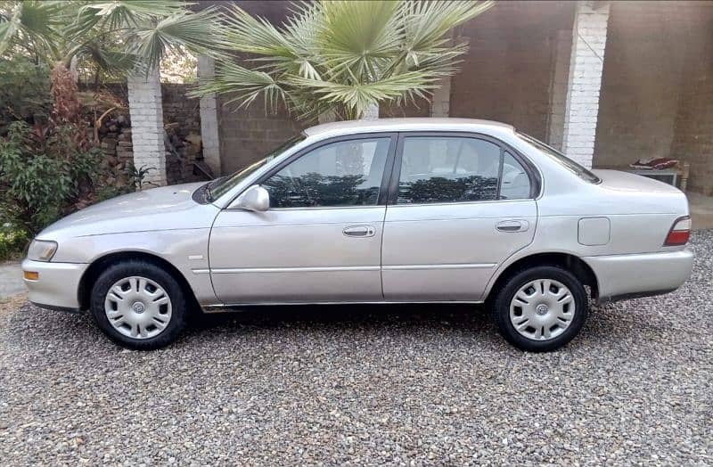 Japanese Corolla SE Saloon 14