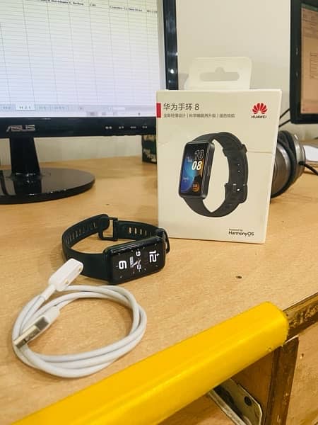 Huawei Band 8 10/10 condition 3