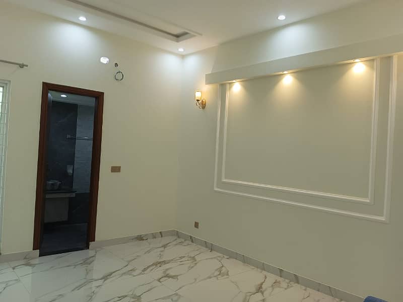 10 Marla Brand New House For Rent In Bahria Town Lahore. 9