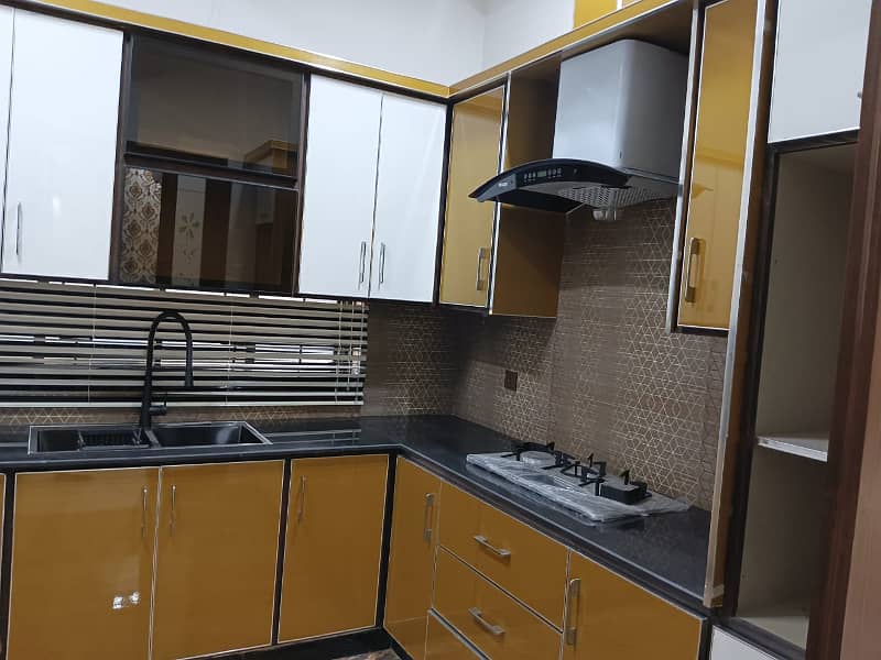 10 Marla Brand New House For Rent In Bahria Town Lahore. 21