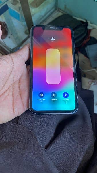 iphone 11  64gb face id ok truetone on 3