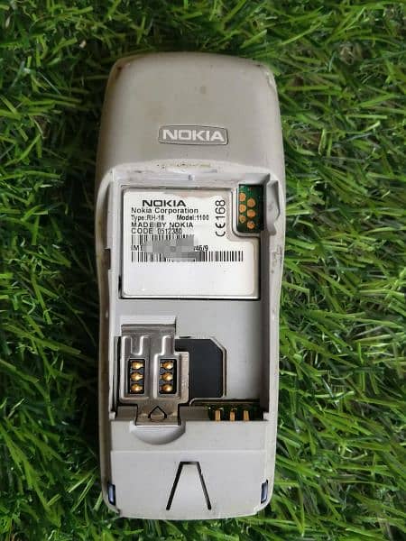 Nokia 1100 2