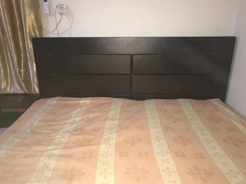 used bedroom set with good condition 9/10 2