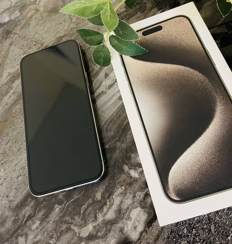 Iphone 15 pro max natural titanium HK 256gb 3