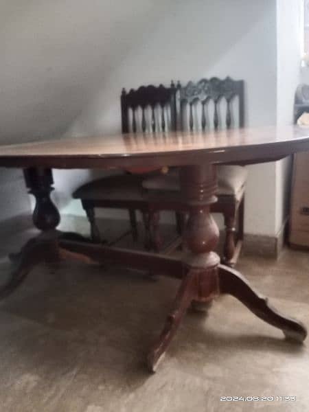 Dining table good condition 1