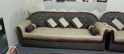 5 SEATER LEATHER SHEET SOFA SET.