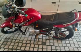 Yamaha YBR125 in red colour. 0