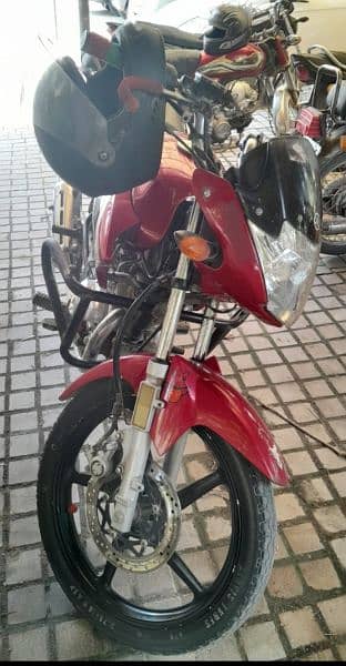 Yamaha YBR125 in red colour. 6