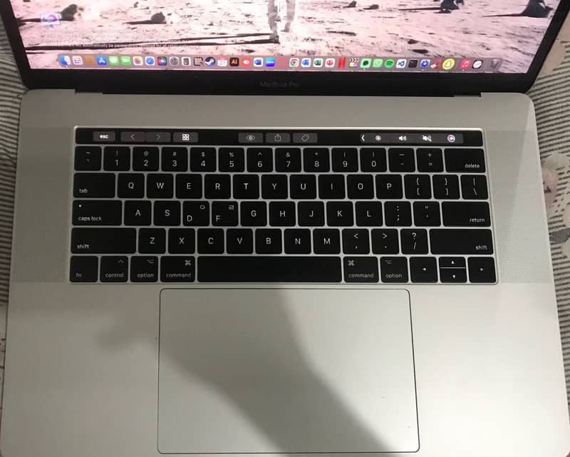 2017 MacBook Pro 15" 4GB Gfx Card (Touch Bar Varient) 3