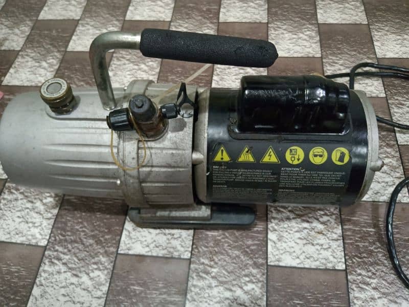 YELLOW JACKET 93600 Bullet Single Phase Vacuum Pump 1