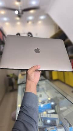 APPLE MACBOOK PRO 2018 I7 6 CORE 16GB RAM 512GB SSD 4GB GRAPHICS