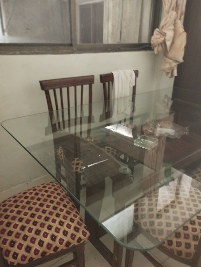 Wodeen dinning table, 10/10 condition 3