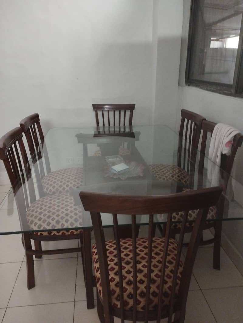 Wodeen dinning table, 10/10 condition 4