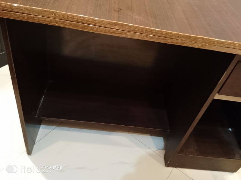 Office Table Good Condition 5