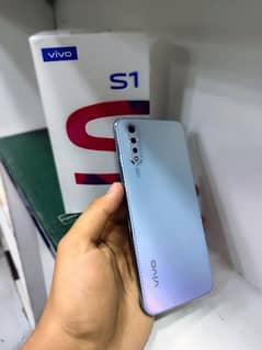 VIVO S1 4GB + 128GB 10/09 CONDITION ALL OKAY WITH ORIGINAL BOX