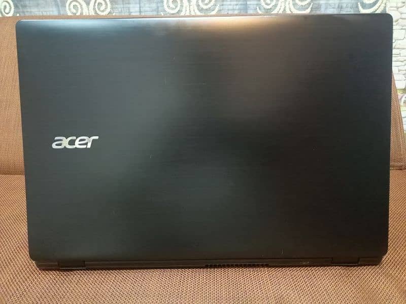 Acer E5-721 8GB/256GB, AMD E2-6110 6th Gen, 17.3" FHD Radeon R2 Grafix 1