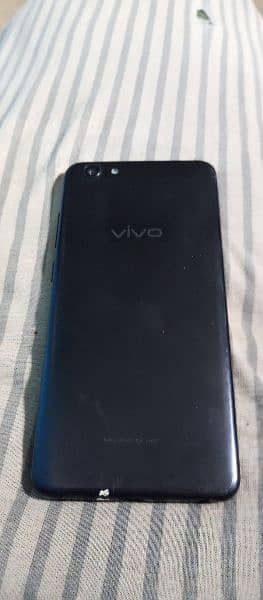 vivo y71A one hand use m  h sirf panel ka thora msla h 3