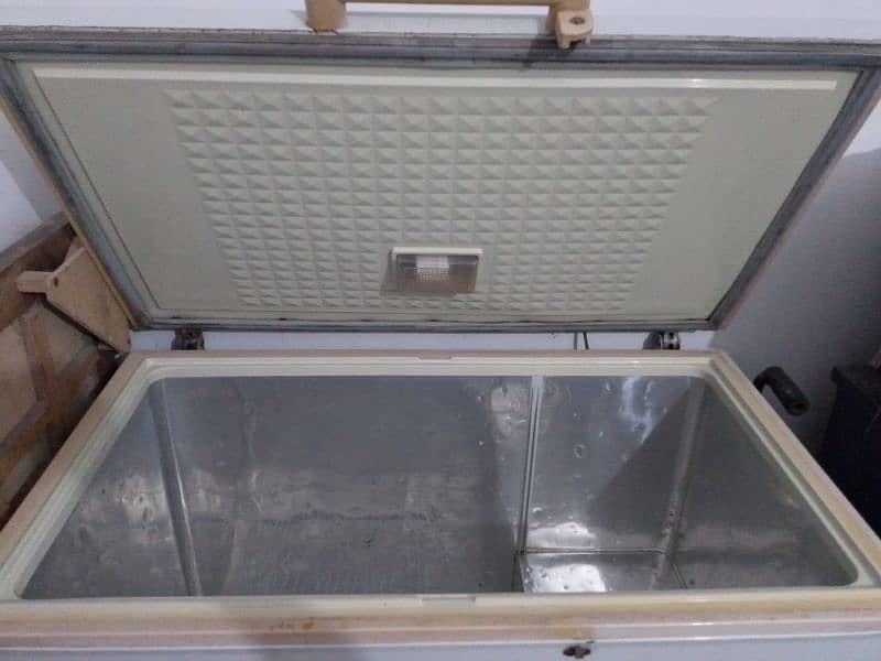 dawlance big single door deepfreezer 4