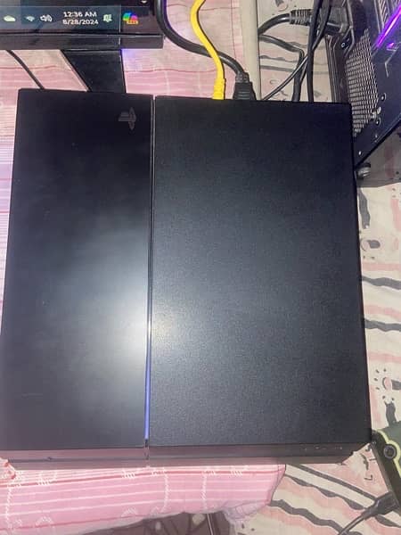 PS4 fat 500GB jailbreak 11.00 with 8+ games and 2 controller's 2