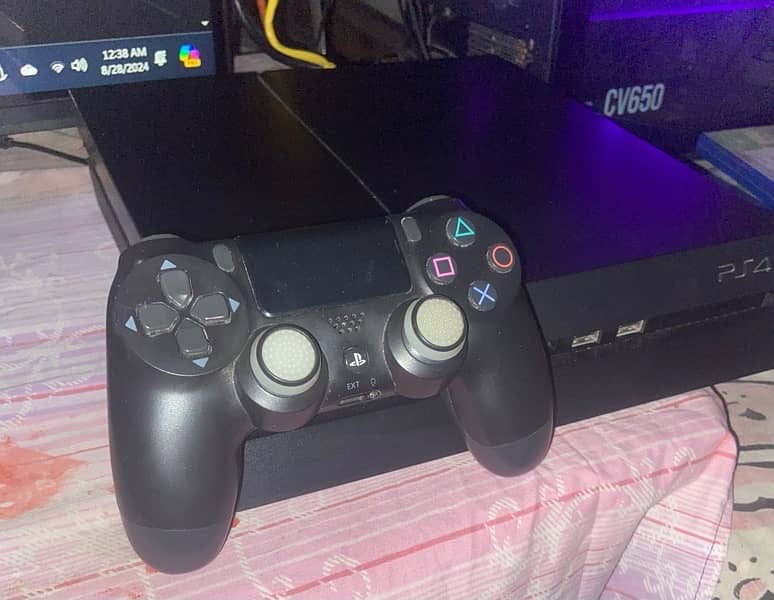 PS4 fat 500GB jailbreak 11.00 with 8+ games and 2 controller's 3