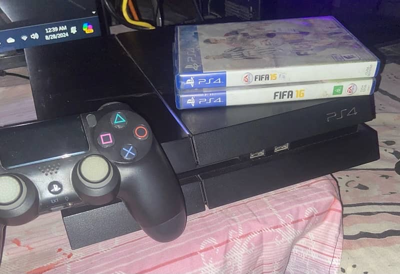 PS4 fat 500GB jailbreak 11.00 with 8+ games and 2 controller's 4