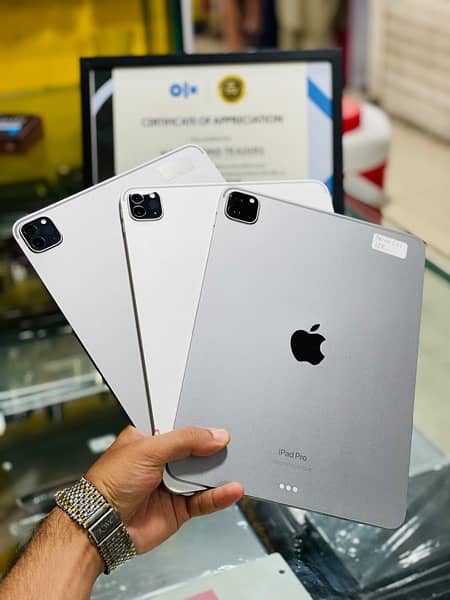 IPAD 9.9th Gen . Box Pack. 1 year Warranty. 3