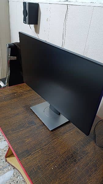 DELL U2717D ips 2k 27 inch Ultra Sharp 7