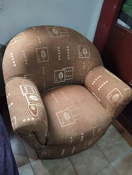 7 Seater sofa in excellent condition 3