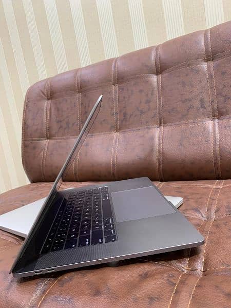 Apple Macbool 2019 16inches 32GB 512GB 2