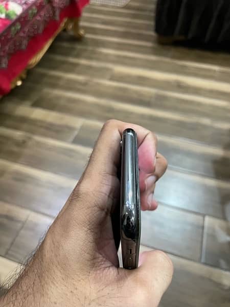 IPHONE X 64 GB NON 6