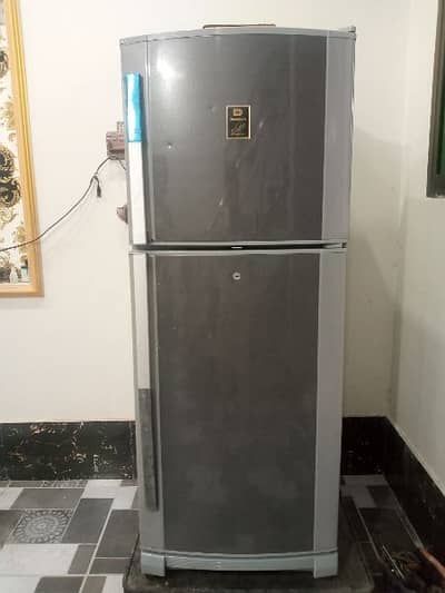 Dawlance medium size fridge/refrigerator