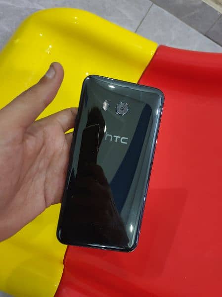 HTC u11 in good condition not open or repair Non Pta 6gb 128gb Read Ad 5