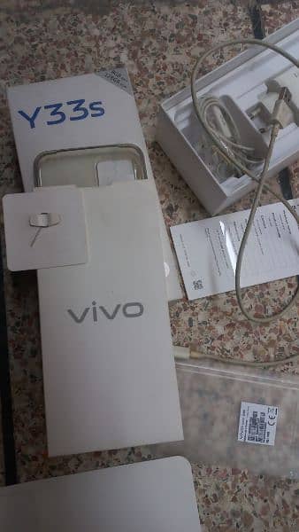 ViVo Y33S 4