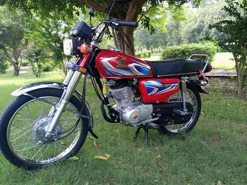 My Honda 125 model 2022 for urgent sale. 03001110876 15