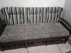 5 seater sofa in good condition. without tables 0