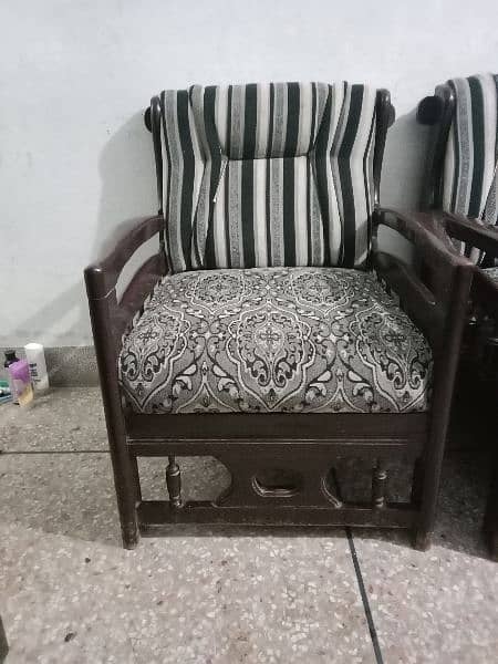 5 seater sofa in good condition. without tables 1