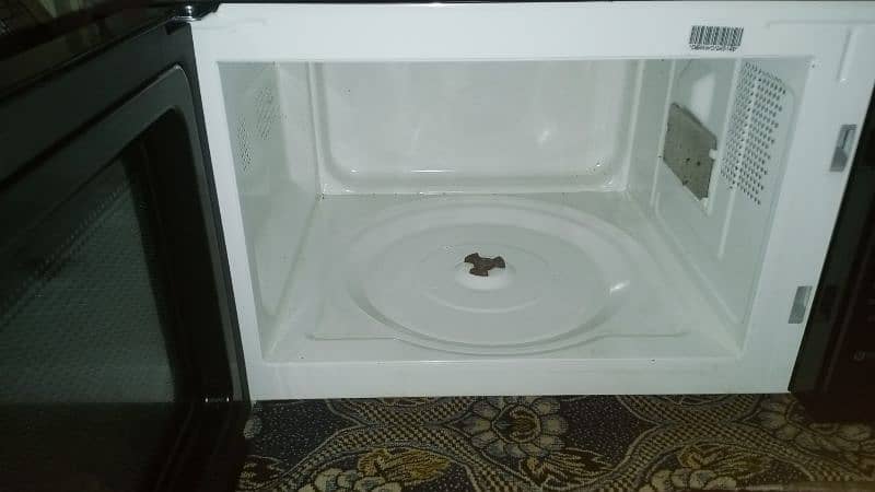 Microwave oven urgent sale 1