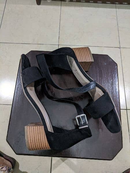 An imported branded sandals 3