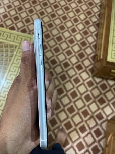 iPhone 11 128 for sale 10/10 factory Unlock 2