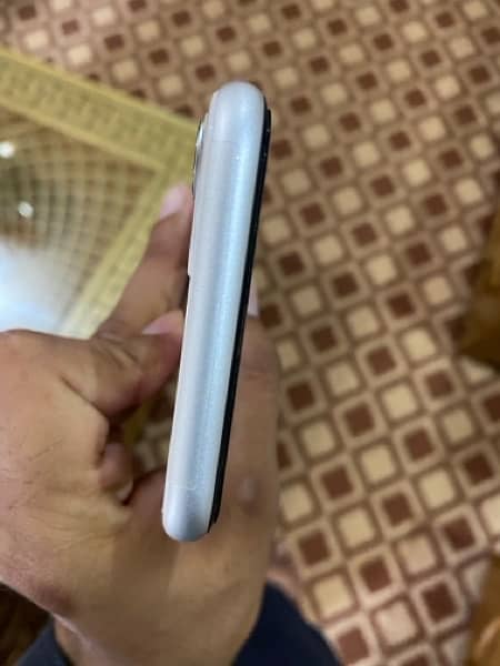 iPhone 11 128 for sale 10/10 factory Unlock 3