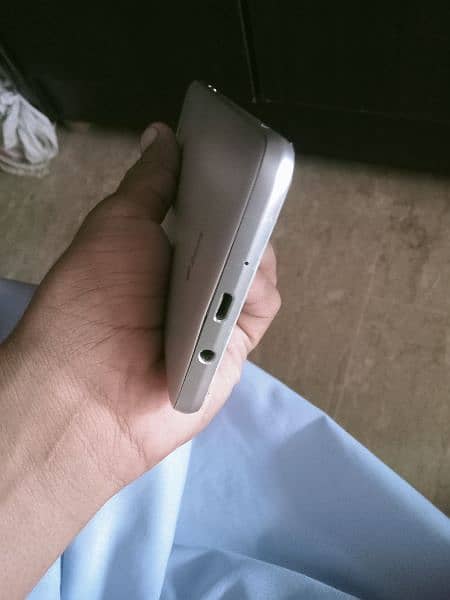 I am selling my phone 2